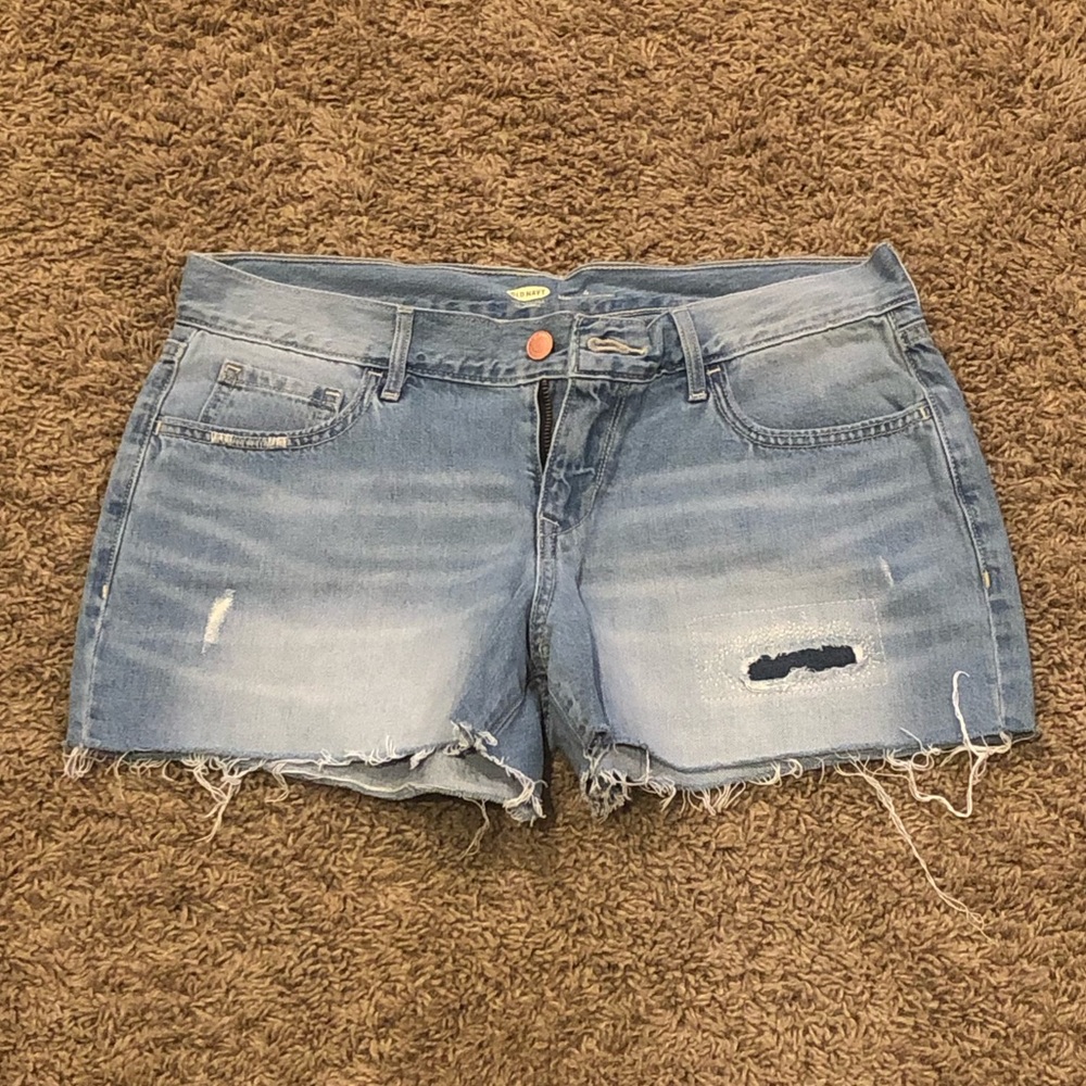 Old Navy Light Wash Jean Shorts 4 Distress…